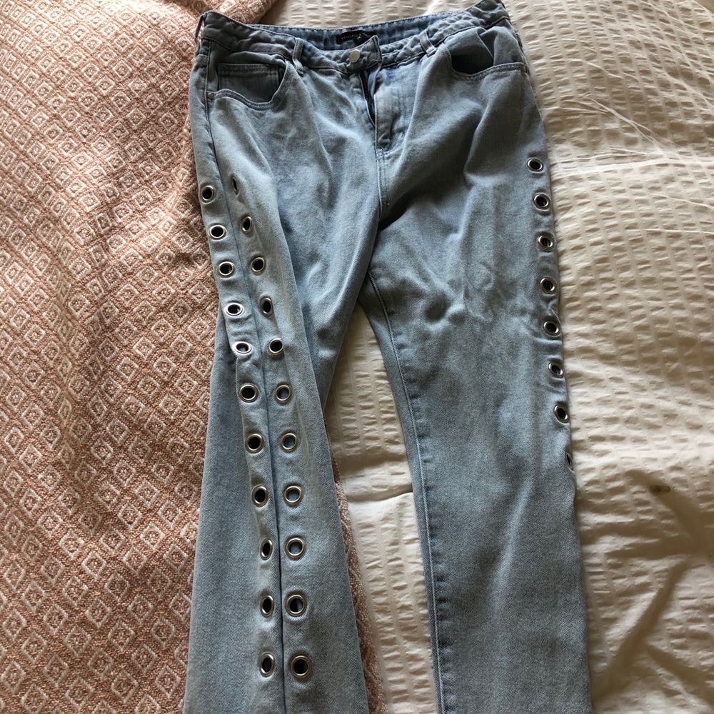 Kylie and Kendall boyfriend jeans